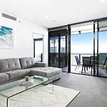 Kids Stay Free In Ocean View 1 Bedroom Spa Apartment At Circle On Cavill - Q Stay