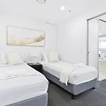 Kids Stay Free In Ocean View 1 Bedroom Spa Apartment At Circle On Cavill - Q Stay