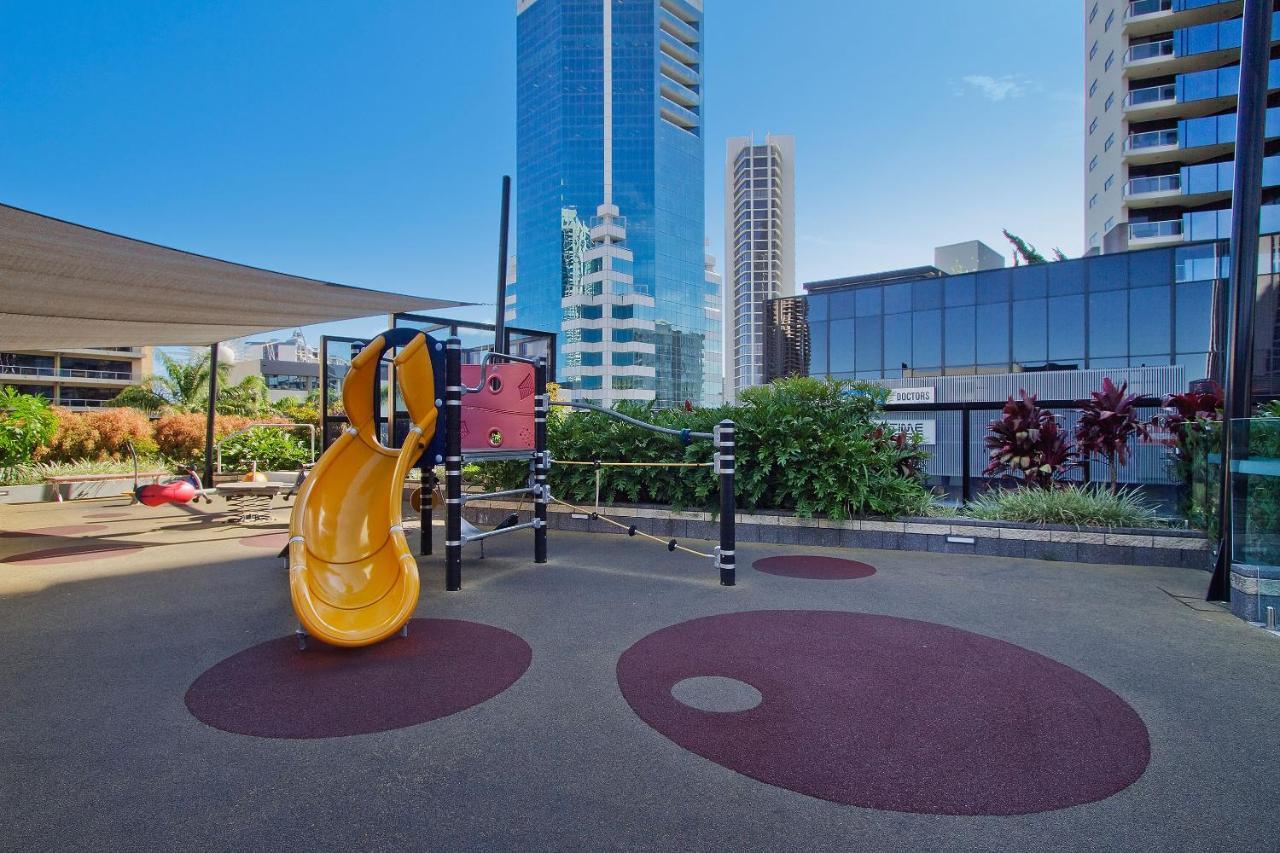 Apartment Kids Free In Ocean View 1 Bedroom Spa At Circle On Cavill - Q