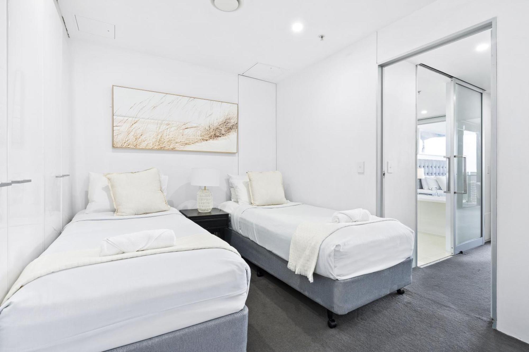 Apartment Kids Free In Ocean View 1 Bedroom Spa At Circle On Cavill - Q